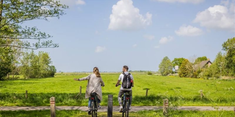 Fietsen over vele een Fietsroutes over het Friese Platteland vanaf minicamping de Wetterspetter